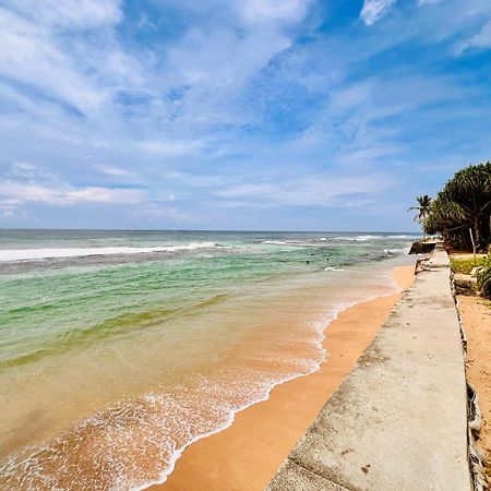Ocean Front Villa Hikkaduwa Exterior photo
