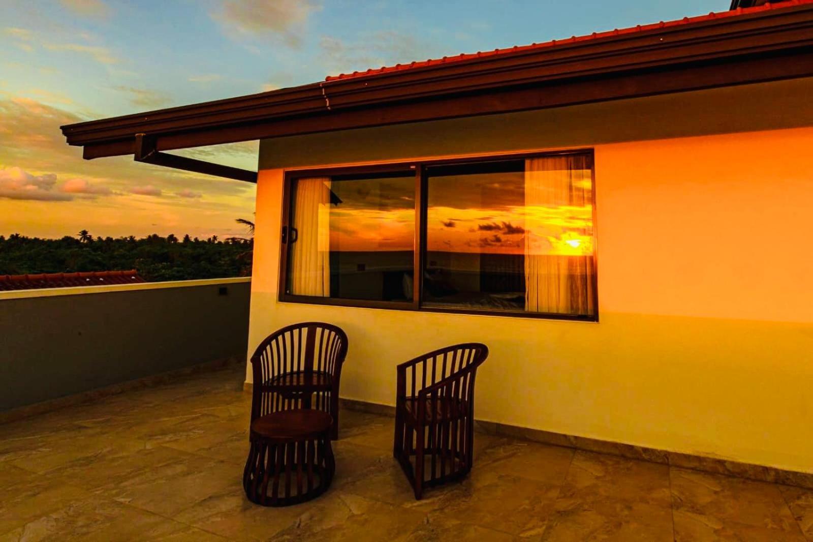 Ocean Front Villa Hikkaduwa Exterior photo