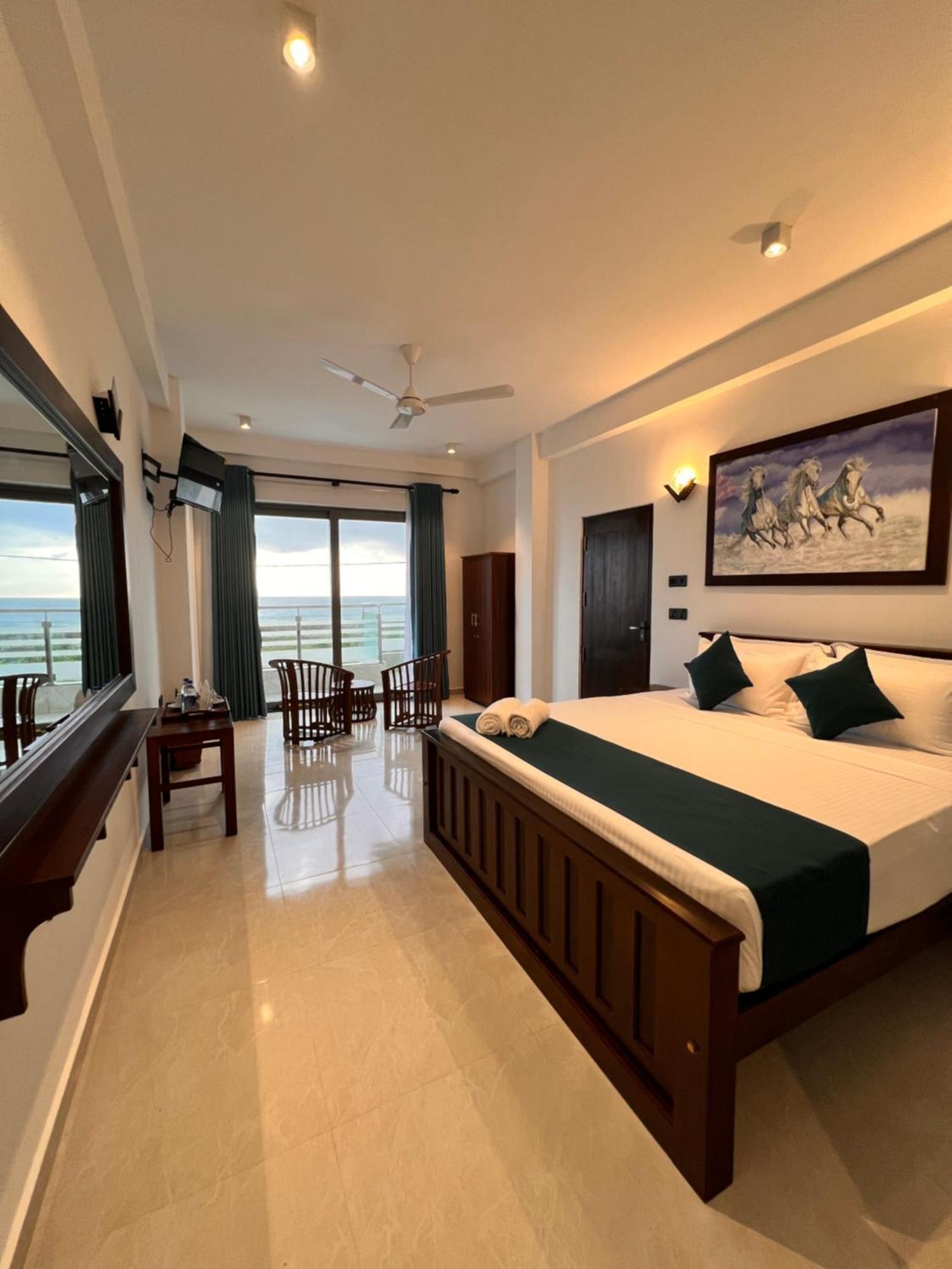 Ocean Front Villa Hikkaduwa Exterior photo