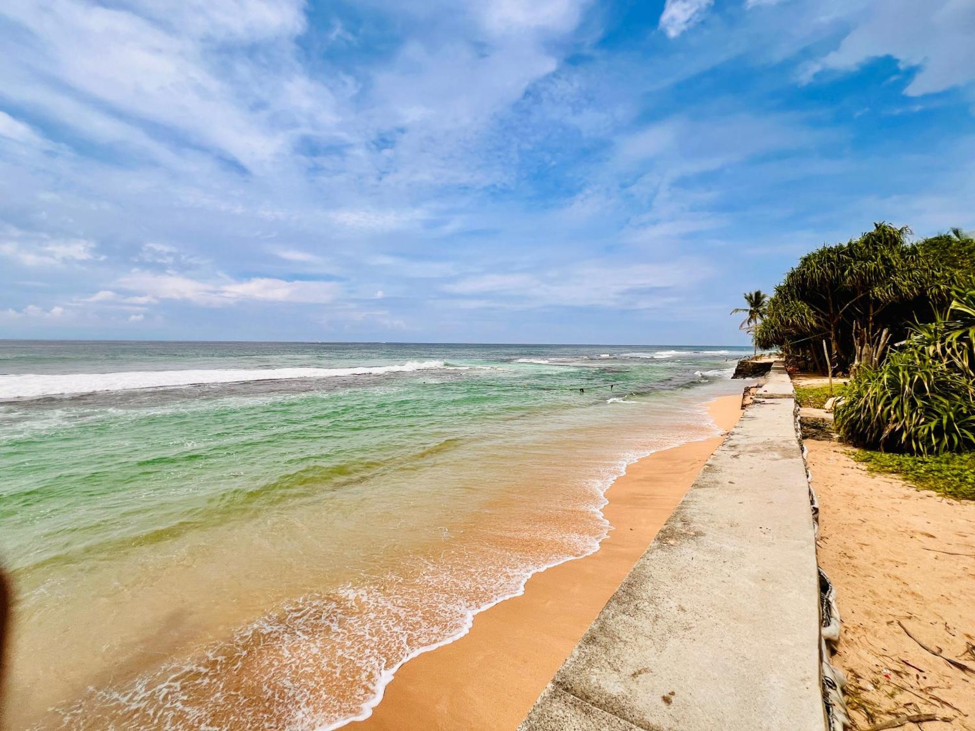 Ocean Front Villa Hikkaduwa Exterior photo