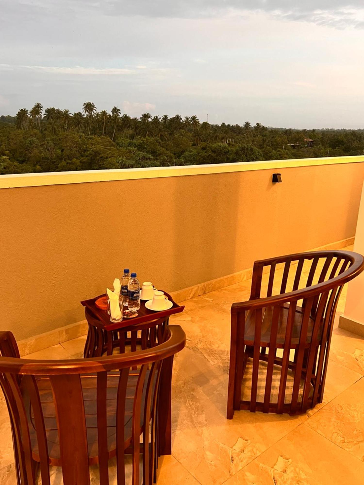 Ocean Front Villa Hikkaduwa Exterior photo